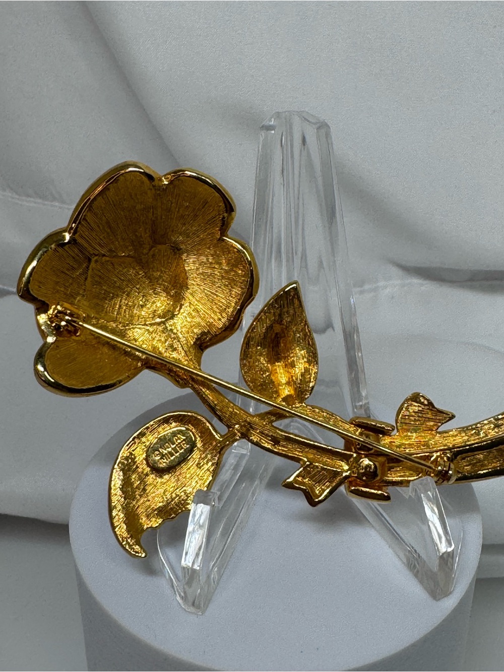 Vintage Nolan Miller signed Gold-Tone Crystal Rose Brooch - Picture 3 of 5